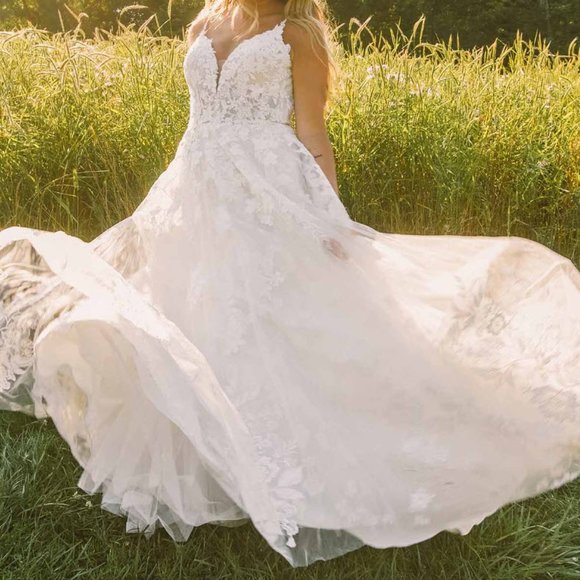 Essense of Australia A-Line Sparkling Lace Wedding Dress - Picture 2 of 10